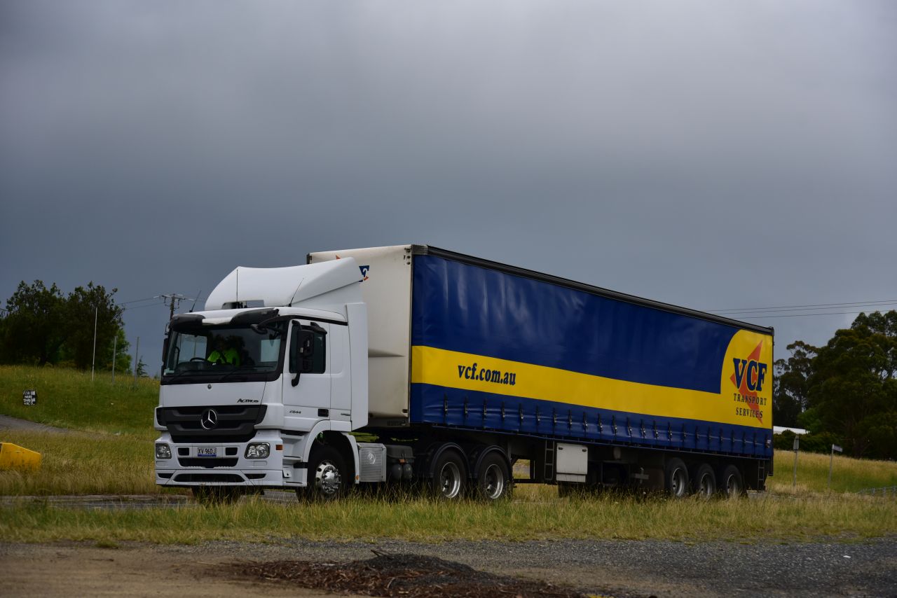 VCF Actros truck roadside